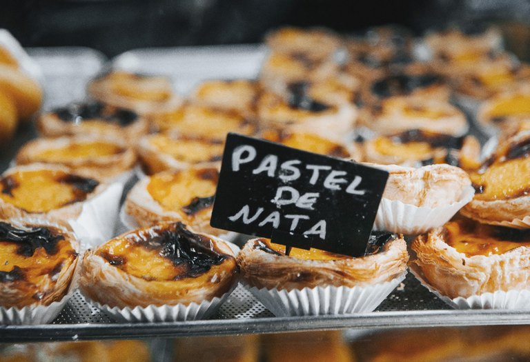 Tray of pastéis de nata